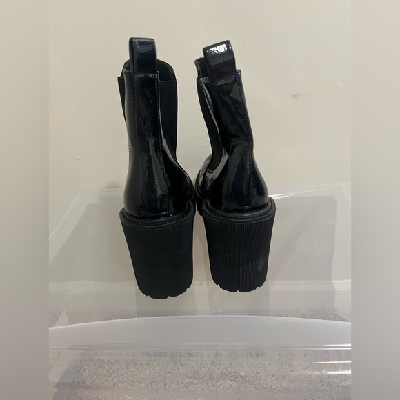 NWOT Dirty Laundry Yikes Waterproof Platform Chelsea Lug Boot Size 6 - Picture 6 of 10